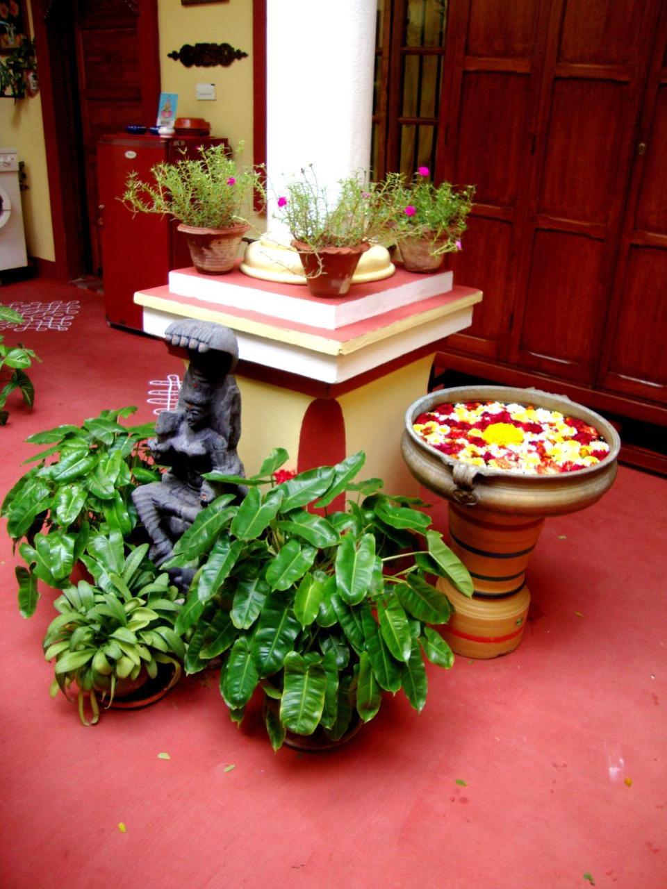 Patricia Guest House Pondicherry Bagian luar foto